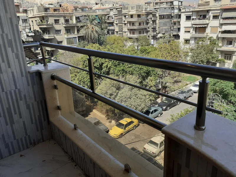 درابزين المنيوم فوق درابزين