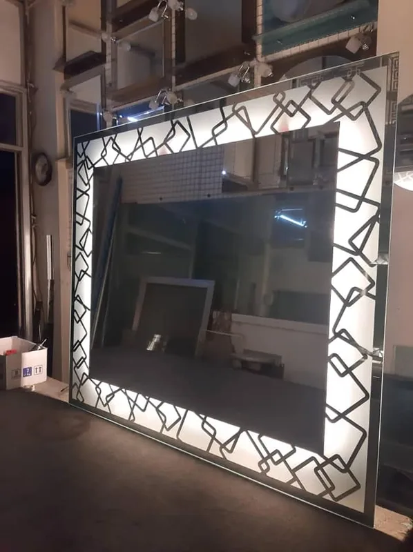 مرايا مع إنارة