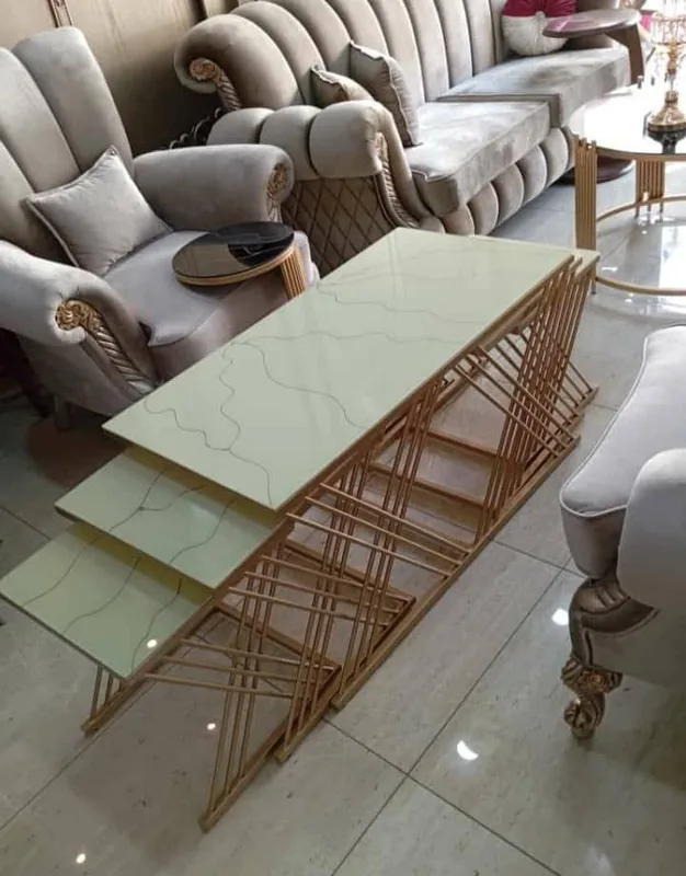 طاولات متعددة الأحجام