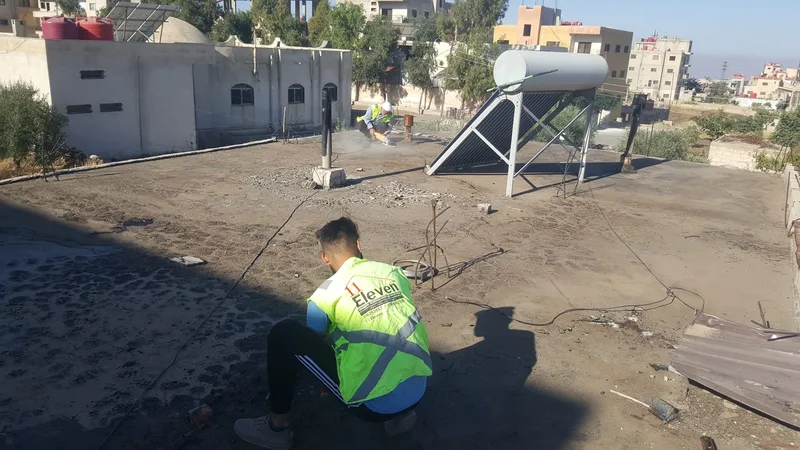 تجهيز السطح بإزالة طبقة الزفت وتنظيفه
