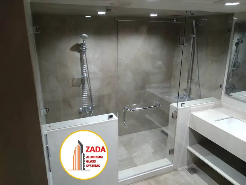 ستائر حمامات مصنعة من الزجاج المقسى