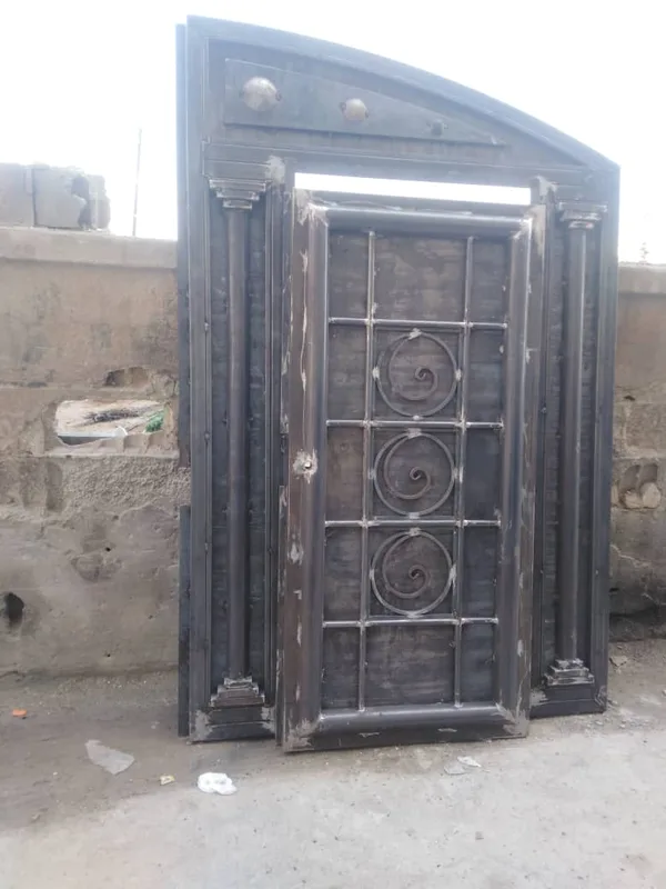 بوابة معدنية